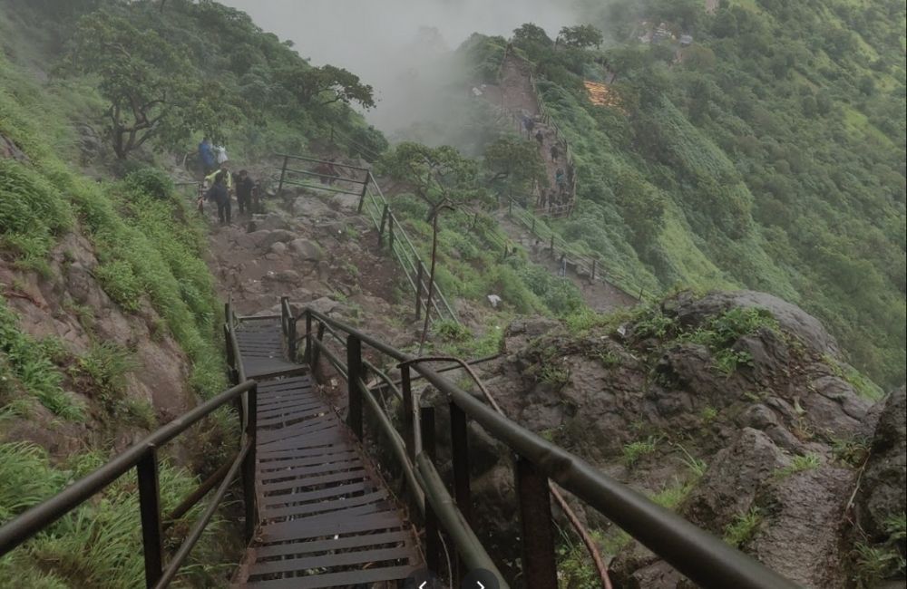 kalsubai up stairs