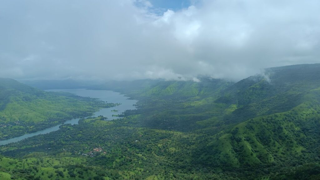 Comparison of lush green Igatpuri mountains and Mahabaleshwar viewpoints