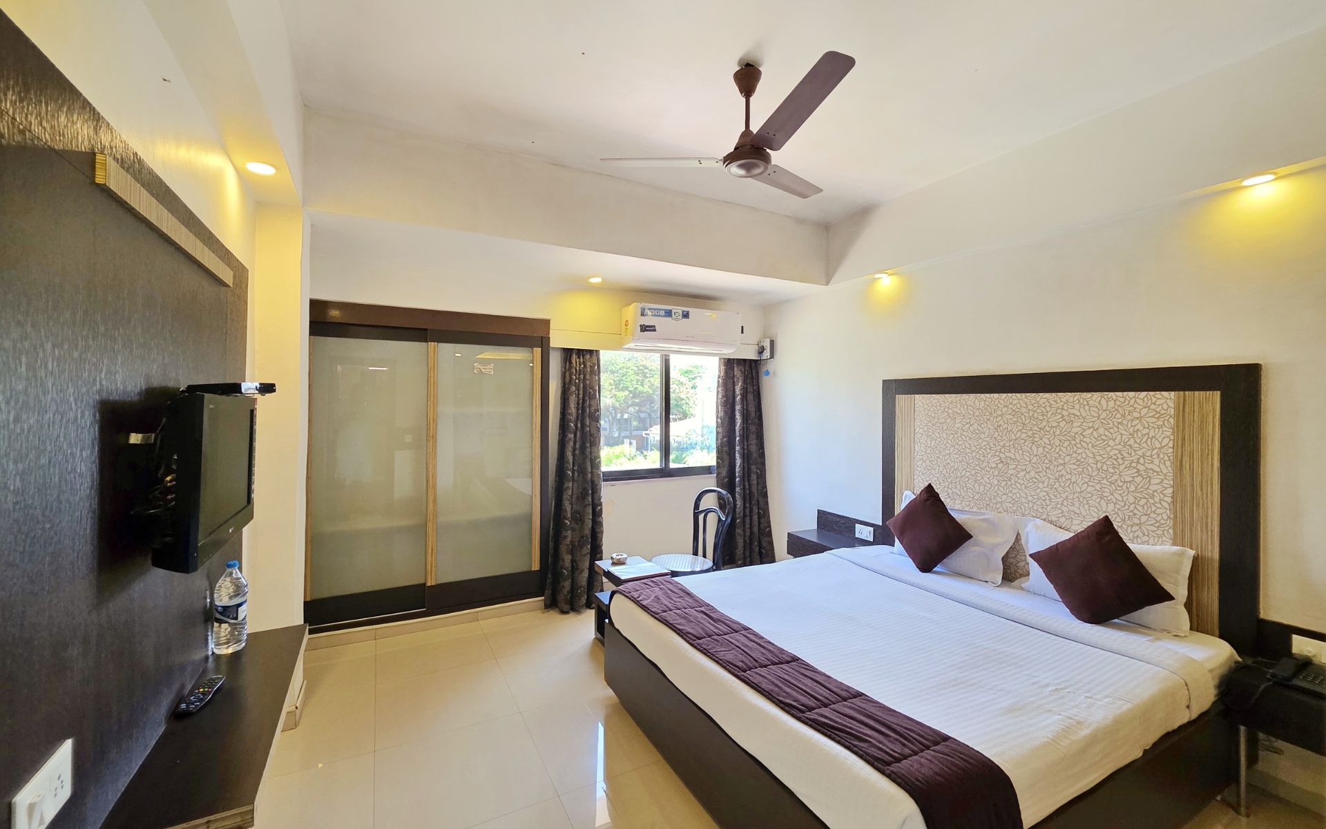 Deluxe AC room interior at Hotel Ashwin
