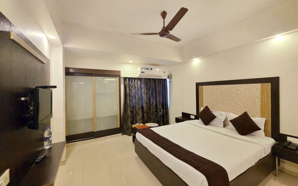 deluxe ac hotel room